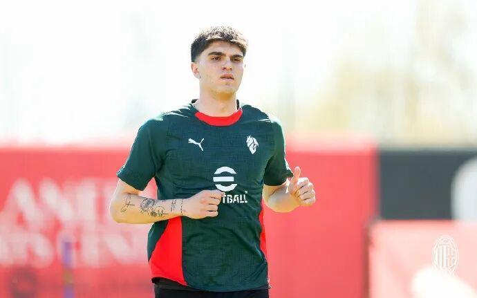 百余场苦旅的淬炼:职业球员竞争的生存法则。 体育新闻