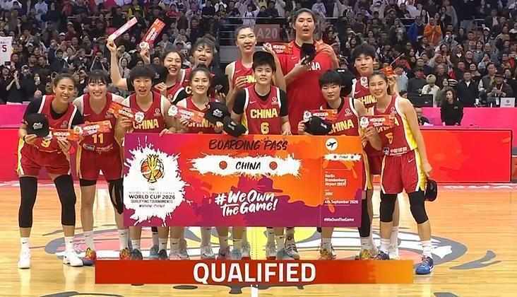  中国女篮主场力克捷克；提前锁定世界杯正赛席位，王思雨末节强势救主。 体育新闻
