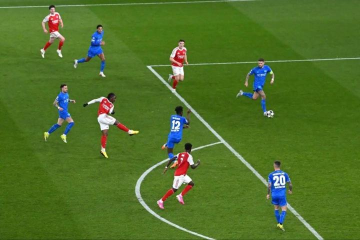  埃泽世界波惊艳全场，阿森纳强势晋级；下一战旧将回归引关注 体育新闻