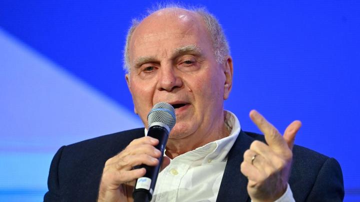  面对欧冠劲敌皇马；赫内斯泼冷水：经验决定一切，拜仁切勿盲目乐观。 体育新闻