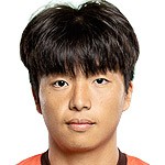  年轻中场李镇全解读德比战；不放弃精神带来显著改善；经验助力球队未来发展。 体育新闻