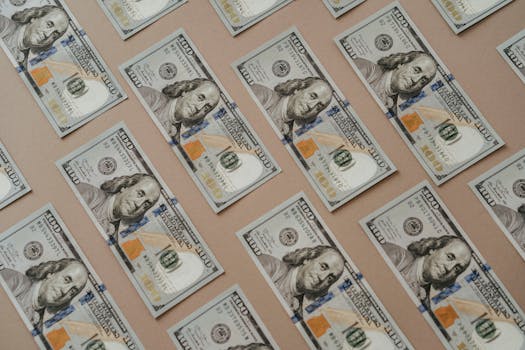 美联储官员审慎表态；特朗普言论缓解避险情绪；美元指数面临承压。