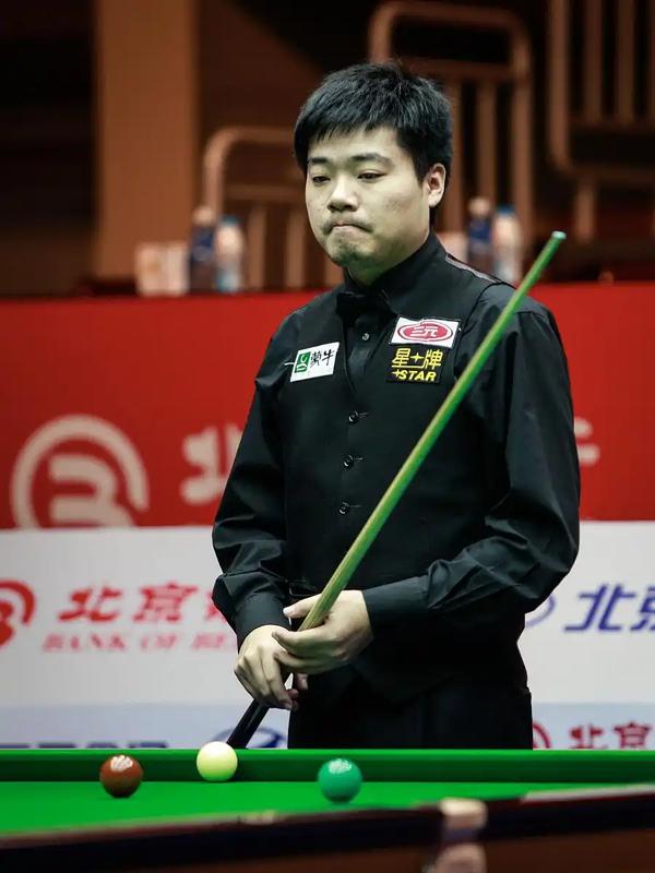  【技术解码】143分背后的精准控制：斯诺克单杆高分的技术要素与心态博弈 体育新闻