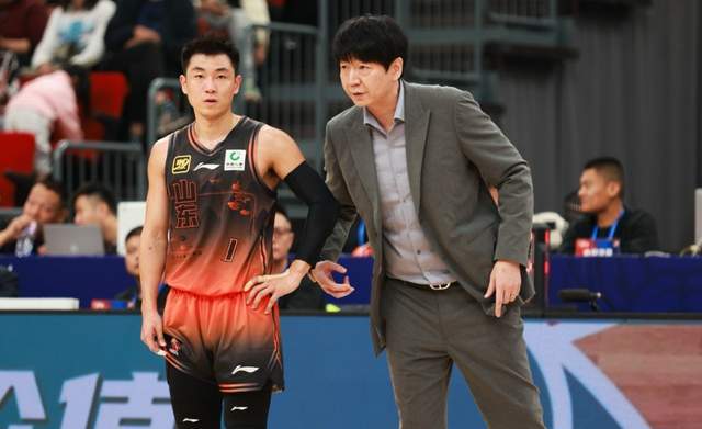  CBA积分榜震荡：外援缺阵下的战术重构与球队命运 体育新闻