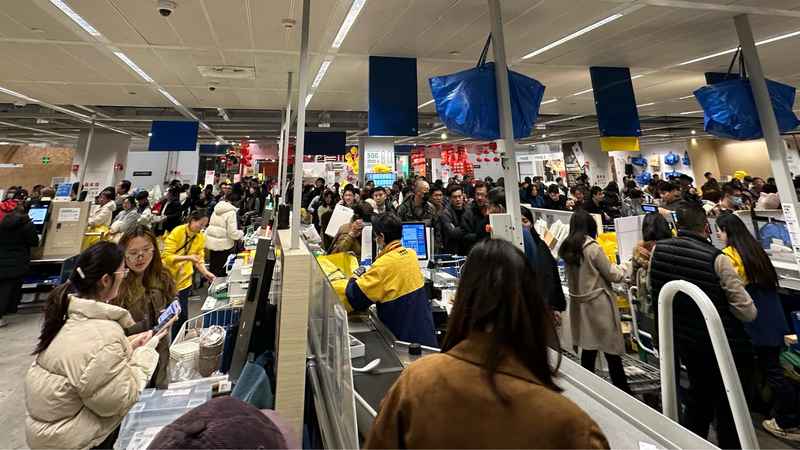  谈判桌前的那道光：一位商务部发言人的温和与坚定 新闻